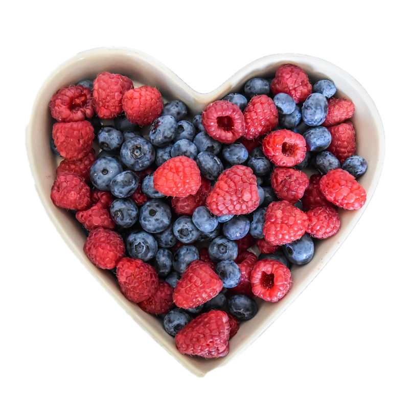 Schale mit frischen Himbeeren und Heidelbeeren